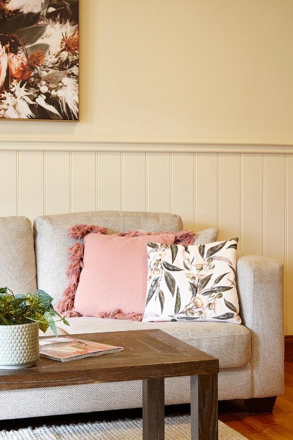Tiffany'S Cottages Bright Bagian luar foto
