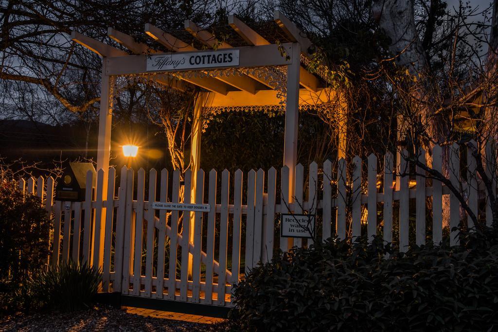 Tiffany'S Cottages Bright Bagian luar foto